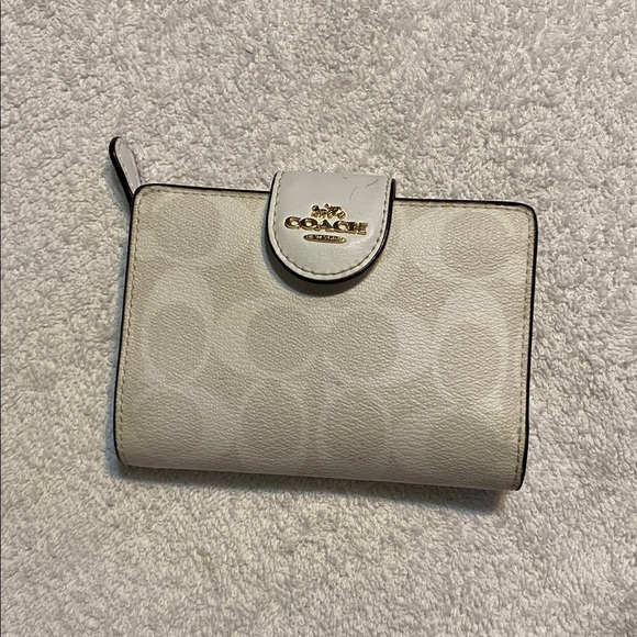 Coach Signature Wallet - Picture 1 of 12